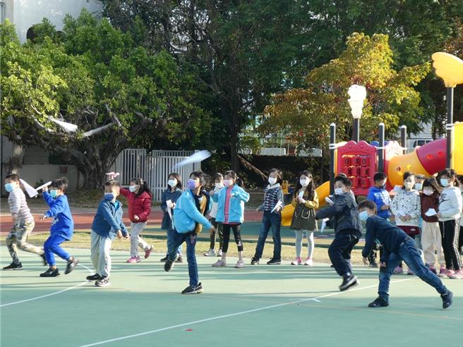 教育部鼓励学生天天户外运动120分钟，以保护视力。（教育部提供／林志成台北传真）