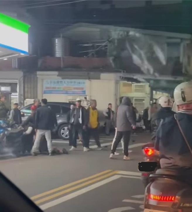 苗栗元宵節活動傳出民眾鬥毆事件。（民眾提供／李京昇苗栗傳真）