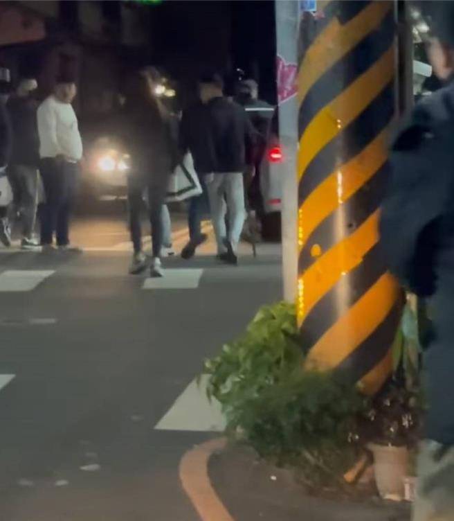 多人聚眾打架。（民眾提供／李京昇苗栗傳真）