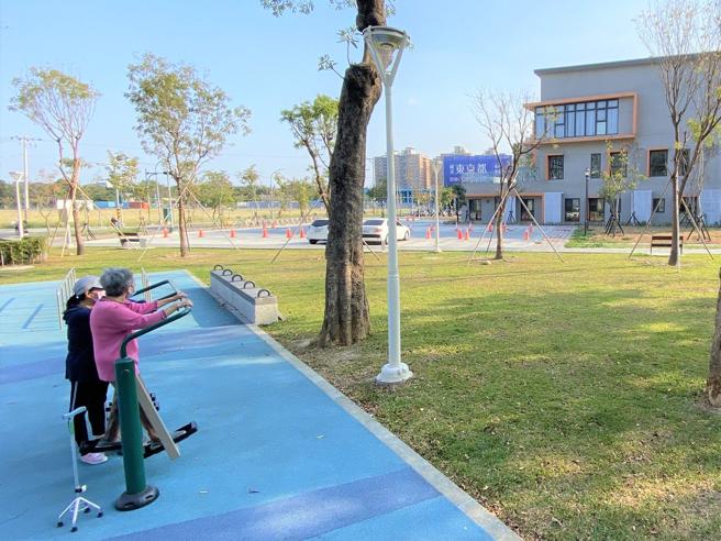 凤山自强公园内新建凤山日照中心，达到公共设施用地多目标使用（图片来源：高雄市工务局提供）