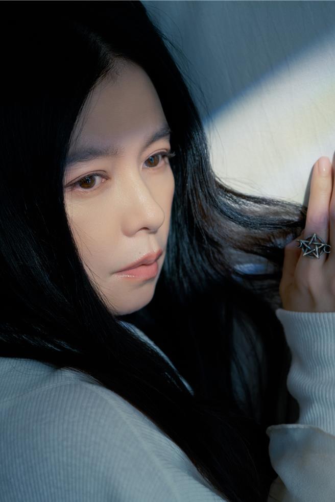 徐若瑄暌违18年，将于4月推出新专辑。（索尼音乐提供）