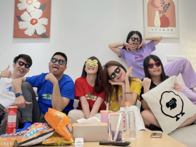 黄若薇斜杠成果丰硕，过年期间难得能跟家人好友团聚。（图／本人提供）