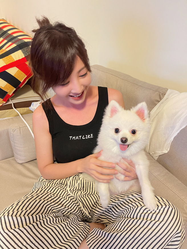 宠物经济正夯，对黄若薇来说，现阶段能养毛小孩就很开心了。（图／本人提供）