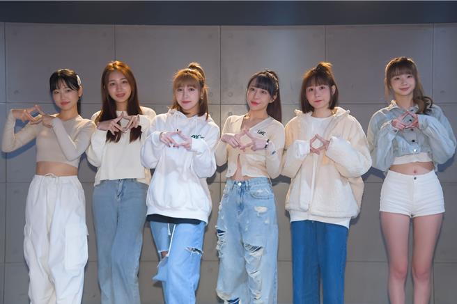 Judy（左起）、于齊薇、草莓、梓梓、畇二、珮含現身舞蹈教室。（好看娛樂提供）