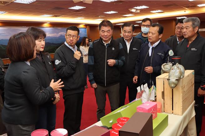 苗栗縣長鍾東錦期許能開拓國際市場。（苗栗縣政府提供／李京昇苗栗傳真）