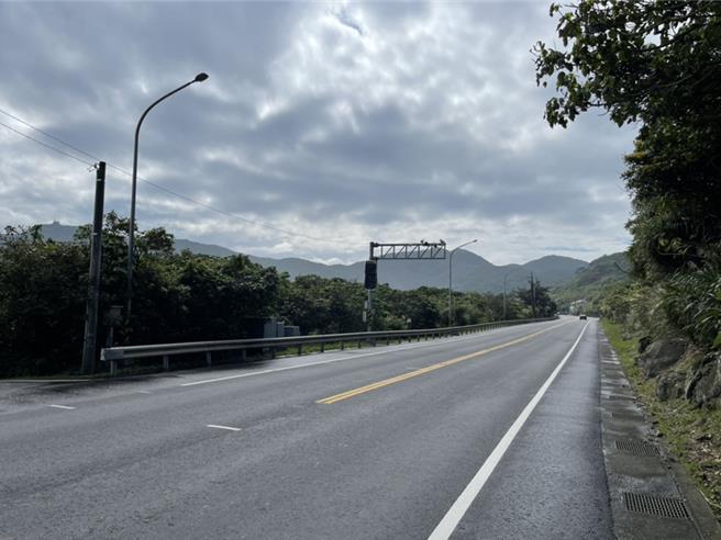 新北警將在台2線105.8K至113.2K路段新設區間測速及雙黃線違規偵測。（警方提供）