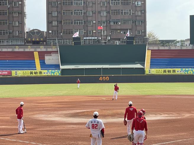 嘉义市立棒球场歷史悠久，自2021年完成球场软硬体设备工程，改善球场比赛及观赛品质（图片来源：嘉义市政府提供）