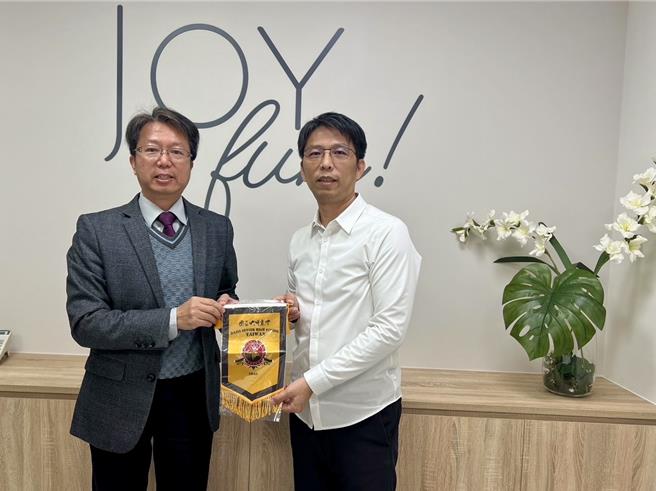 大甲高中美工科近年来表现出色，企业将每年赞助耗材经费。（陈淑娥摄）