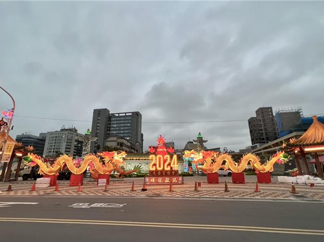 三重先嗇宮舉辦的元宵燈會原本只展出至元宵節，但因反應熱烈，廟方宣布延期至3月3日。（三重先嗇宮提供／呂健豪新北傳真）