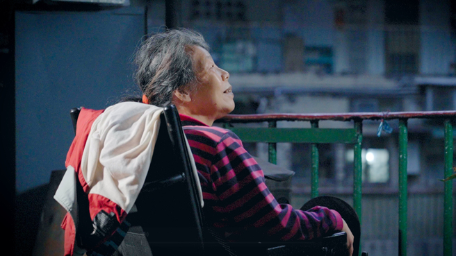 「盆栽爷爷」瘫痪妻去年11月受访分享生前心愿。(吴振煌拍摄)