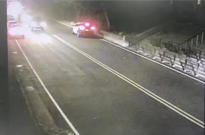 警方調閱監視器清查參與車聚的人車。(民眾提供)