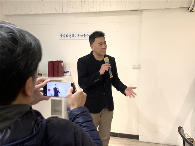 由国立台湾海洋大学所办理的「USR计画」，26日邀请日本与基隆的新创团队于基隆Working Bar创业商务空间交流。立法委员林沛祥表示，基隆拥有优良的地理环境与独特的在地文化，期待未来有更多人才与资源投入，创造出更多合作机会。（徐佑升摄）