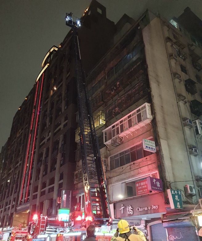 台北市中山區農安街晴光市場發生一起火警。（翻攝畫面）