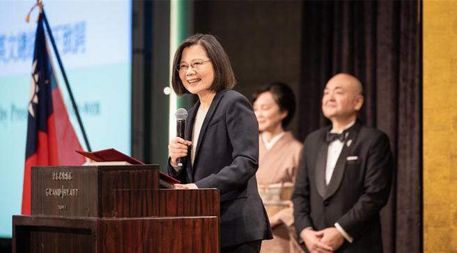 蔡英文总统26日晚间出席「日本天皇陛下华诞庆祝酒会」并致词。图／总统府提供