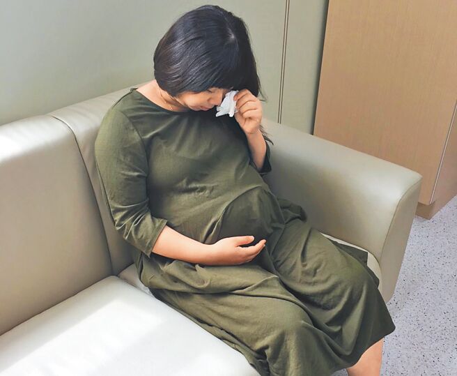 孕妇产后忧郁症不可轻忽。图为情境照，非当事人孕妇。（本报资料照片）全国各县市安心专线1925