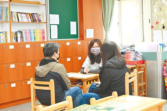 學校雖定期舉辦學校日供家長入班與班導師交流，但往往只是宣達事項，校方、家長樂見北市推出親師交流試辦計畫，讓親師溝通更好。（台北市教育局提供／蔡佩珈台北傳真）