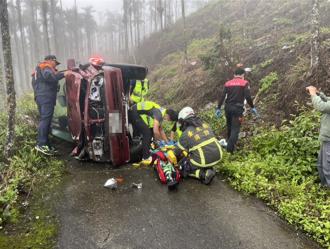 巡山员连人带车翻落山坡 抛飞车外亡