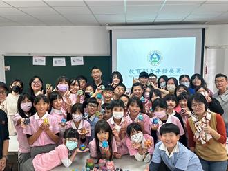 大手牽小手 台東高商攜手附小合作彩繪龍寶寶
