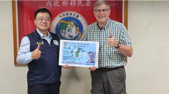 來台奉獻近30年 美傳教士威樂義獲永久居留證