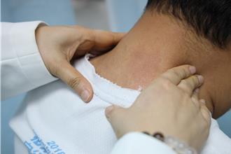 老是肩頸「定扣扣」 加上2症狀恐是血管阻塞作祟