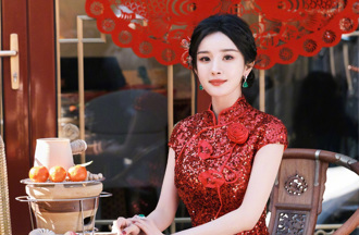 楊冪「性感黑Bra洩春光」 聯手4超模曬內衣影片