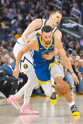 NBA》約基奇連3場大三元 金塊橫掃勇士