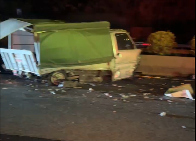 国3北上宝山段货车自撞护栏酿10车连环撞1死1伤。(邱立雅翻摄)