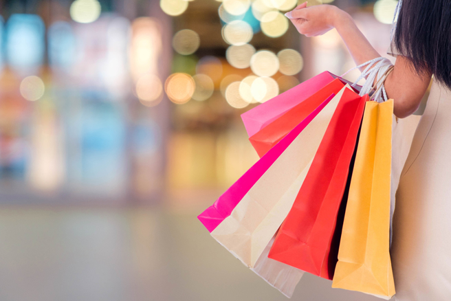 高中生心情差爆買，2月總消費高達7.3萬，全場傻眼。（圖：shutterstock／達志）