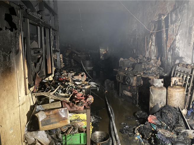 台中丰原区丰原大道27日凌晨发生透天厝火警。（台中市消防局提供）