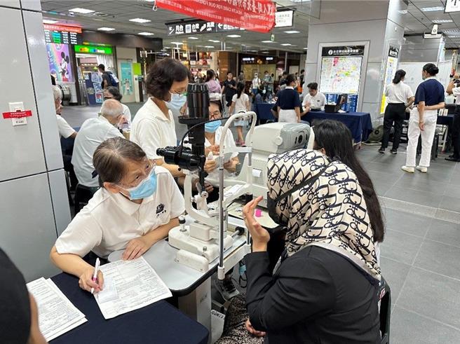 為了促進移工身心健康，北市勞動力重建運用處與慈濟人醫會合作，本年度預計於3月3日、6月23日以及9月15日辦理3場「外籍移工健康關懷活動」。(黃敬文翻攝)