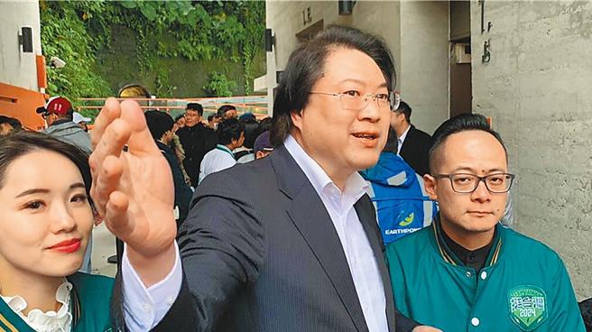 林右昌表示，一直以來不想對基隆市的爭議做過多的發言，最主要是因為謝國樑做為基隆市長，基隆市長所作所為不符合社會期待、脫序是丟基隆人的臉，還一直鬼扯他在任內沒登記產權。（本報資料照片）