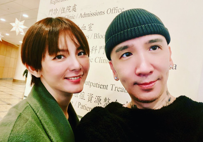 作家H与女友陈佩甄24日深夜无预警宣布分手。（图／作家H IG）