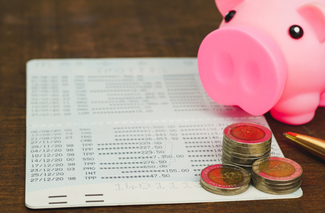 阿公存錢存到忘記，131萬躺銀行多年，利息超驚人。（圖：shutterstock／達志）