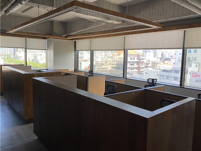 该公司以不法所得购入的市区商办将于3月5日拍卖。（翻摄照片／洪靖宜高雄传真）