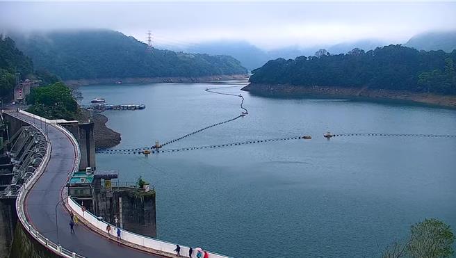 石門水庫蓄水率已跌破6成，到今天只剩54.3％，蓄水量111.4百萬噸。(蔡依珍攝)