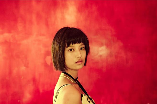 虹茜置之死地而后生的洒脱演技，为电影增色无数。（海鹏提供）