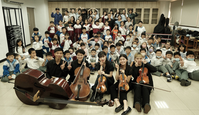 新北市交响乐团蒞临后埔国小音乐班推广音乐之美。(照片/新北市政府教育局提供)