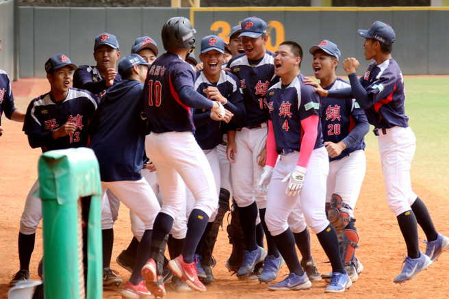 平镇高中击败普门中学夺下112学年度高中木棒联赛决赛门票，接下来将与谷保家商争冠。（学生棒联提供）