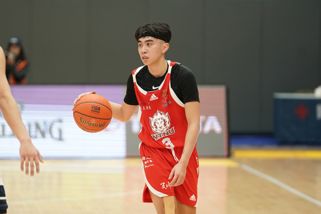 台灣師大魏芃禾投進2記三分球，得到11分。（大專體總提供）