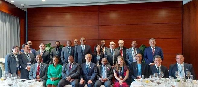 我国外交部款宴瓜地马拉、圣克里斯多福及尼维斯、史瓦帝尼、巴拉圭、贝里斯、海地及圣露西亚等邦交国与会代表团及驻WTO大使。（外交部提供）