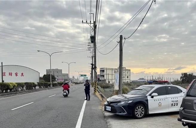 彰化縣伸港鄉國小三姊弟22日放學回家途中遭車撞，姊妹仍在醫院救治，引發社會關注。（警方提供／蔡亞樺台北傳真）