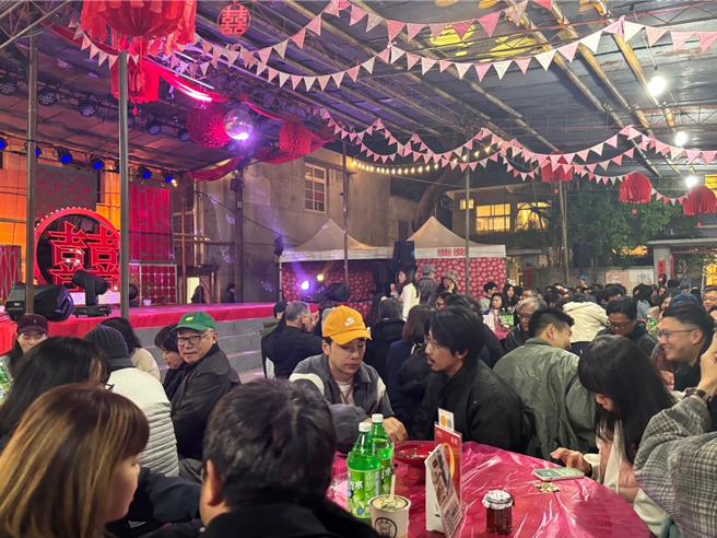 《一村喜事》舞台剧演出现场。（时艺多媒体提供）