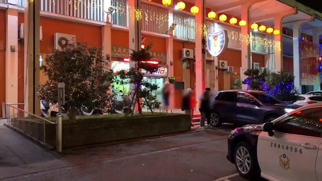 警方调查后发现有人为纵火的情况，经调查后将犯案4人查缉到案。（翻摄画面）