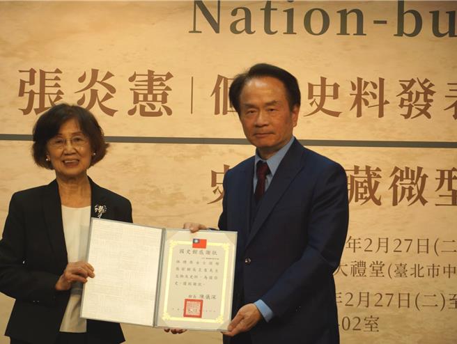 二二八前夕，國史館舉辦張炎憲史料入藏微型展。（國史館提供）