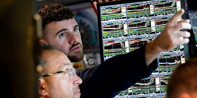 通膨顽强，浇熄投资人对Fed近期降息的期待，全球股票基金上周失血26.4亿美元，逆转前一周吸金103.2亿美元的态势。图／美联社