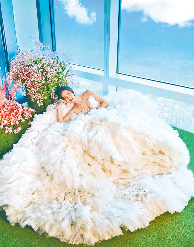 LinLi Boutique與台北101聯手打造浪漫又獨特的雲端高空婚紗拍攝體驗。（LinLi Boutique提供）