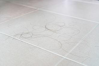 地板一堆頭髮 她崩潰「超難清」網激推1神器秒乾淨