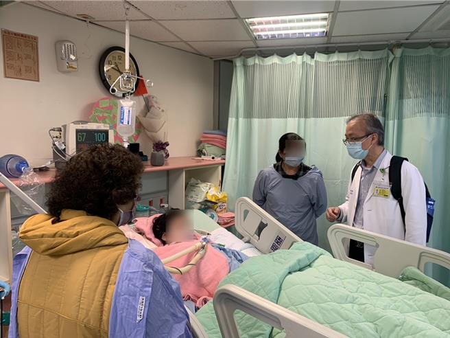 陳家姊姊由彰化市秀傳醫院持續搶救中，院方今天向家屬說明最新的治療狀況。（院方提供／孫英哲彰化傳真）