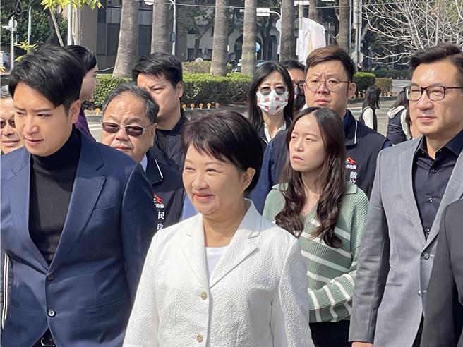 台中市长卢秀燕上午出席228纪念音乐会，针对内政部引用错误数据，将全国售地资料全部灌到台中市，卢秀燕指出，用爱包容，有道歉就好。（王煌忠摄）