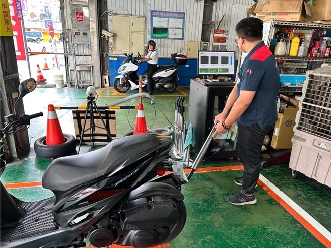 台中市政府环保局补助机车定检人员申请健检补助，每人每2年可申请1次。（环保局提供／张亦惠台中传真）